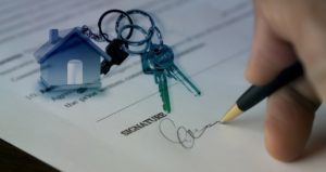 : signing a contract and learning how to avoid scams when buying a property in TN