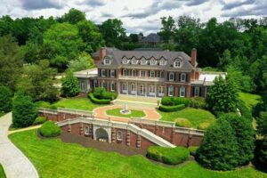 Large mansion for sale in Brentwood TN.